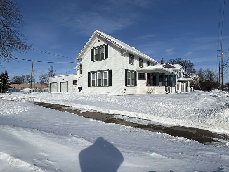 Building Photo - 600 3rd St