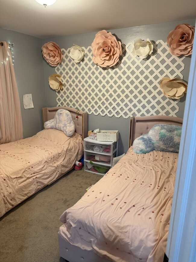 Building Photo - 689 Shannon Dr