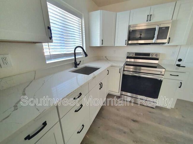 Building Photo - 7404 N 62nd Ave