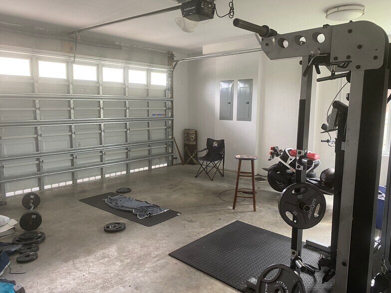 Building Photo - 6521 SW 33rd St