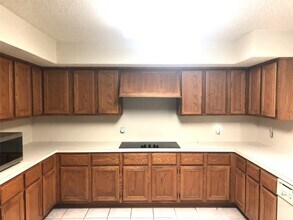 Building Photo - 14702 Rancho Vista Dr