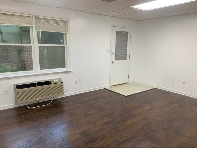 Building Photo - 626 Chesterfield Dr