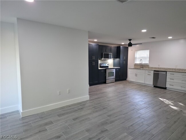 Building Photo - 4474 E Riverside Dr