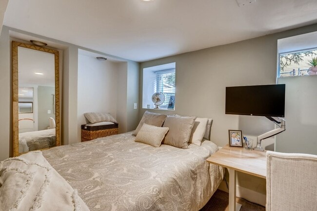 Building Photo - Remodeled Home in Berkeley/Mountain View Neighborhood