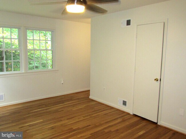 Building Photo - 8710 Nero St