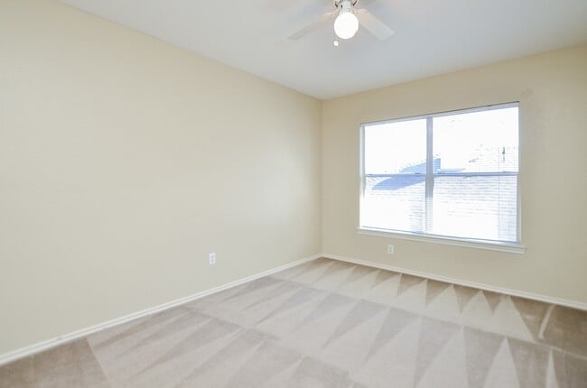 Building Photo - 21210 Woodland Green Dr