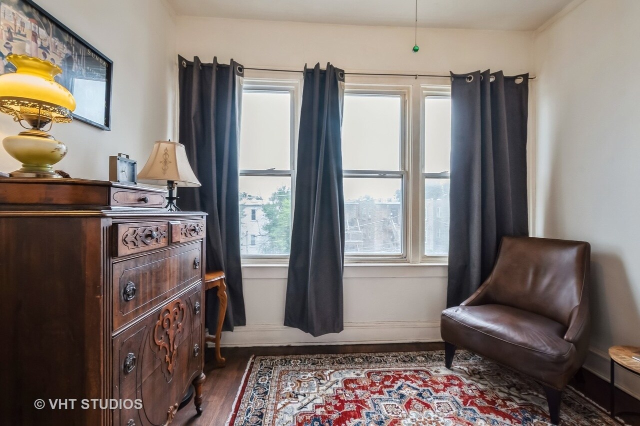 Bed 3 + Den - 6335 N Claremont Ave