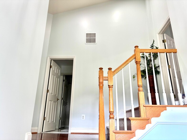 Staircase - 10017 Blake Ln