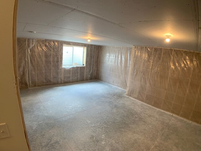 Building Photo - 3 Bed 2.5 Bath Single Family Home