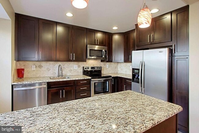 Building Photo - 5 S Floyd St