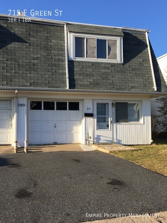 Primary Photo - 3 Bedroom/1 Bathroom House in Allentown!