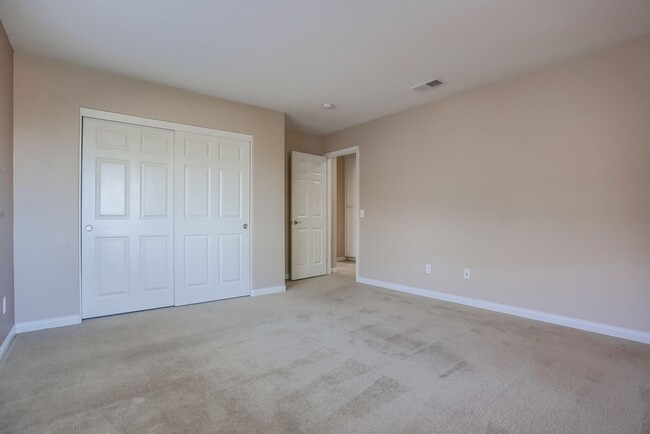 Building Photo - Spacious Rosemont 4-bedroom with Loft, and...