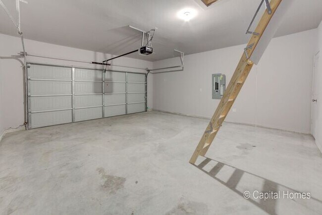Building Photo - Move In Special! Relax In The Comfort of a...