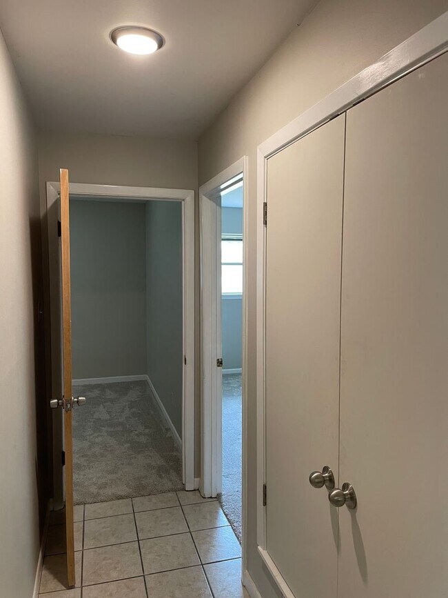 Building Photo - Available Now! Pet Restrictions. Charming ...