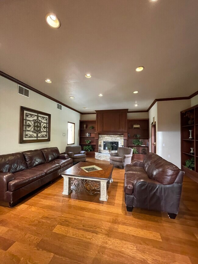 Building Photo - 3937 Nobel Dr