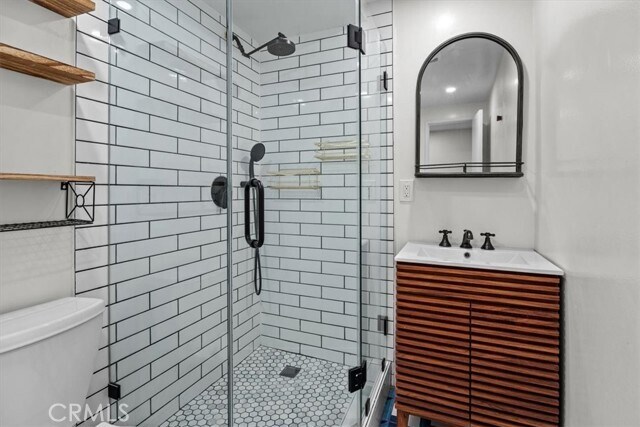 Building Photo - 6752 Hillpark Dr