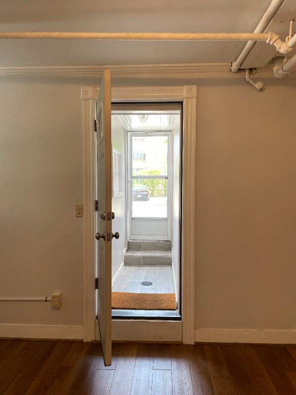Building Photo - 144 Taber Ave