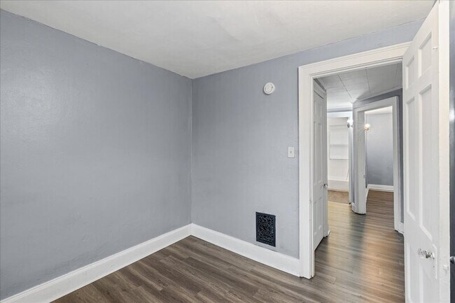 Building Photo - 1215 S Octagon Rd