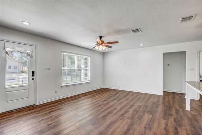 Building Photo - 610 Splitrock