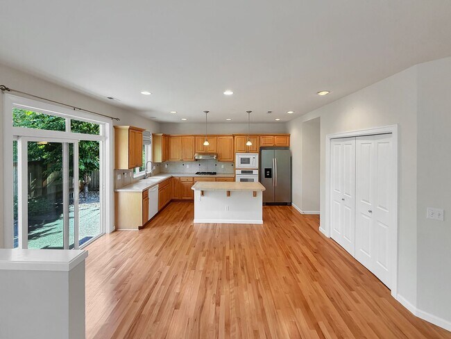 Building Photo - Charming Bothell 4BR Home w/ Bonus, Porch Swing & Private Backyard Awning