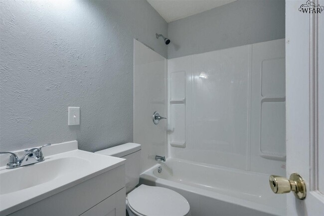 Building Photo - 523 W Inwood Dr