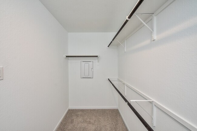 Building Photo - 1427 Central Heights Dr