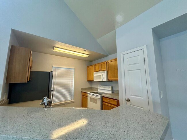 Building Photo - 9141 Lee Vista Blvd