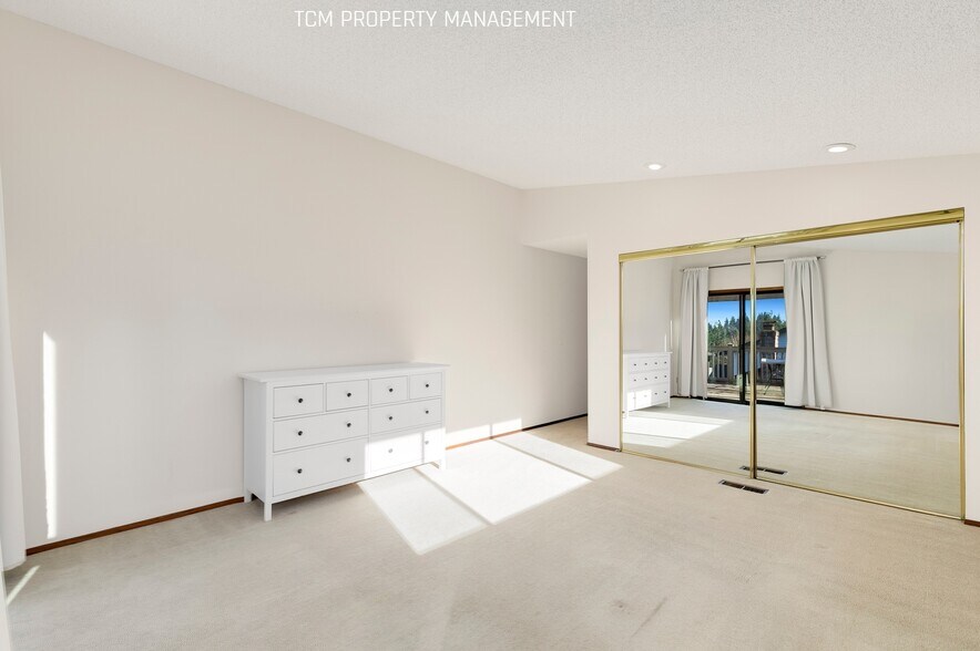 Building Photo - 15313 SE 43rd Pl