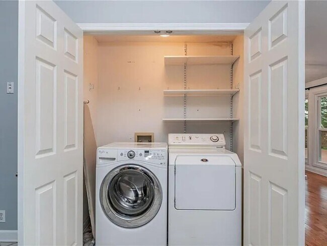 Building Photo - 5022 Anclote Dr