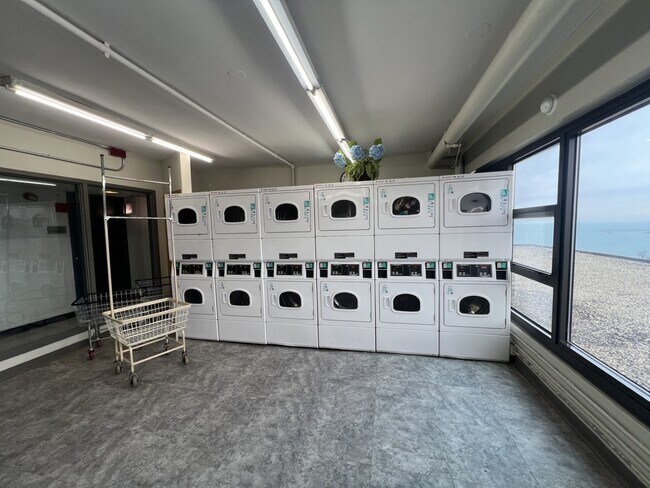 Building Photo - 6700 S South Shore Dr