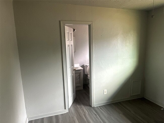 Building Photo - 5409 Suez St