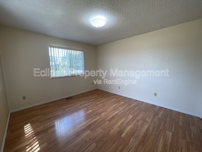 Building Photo - 626 Meadowood St