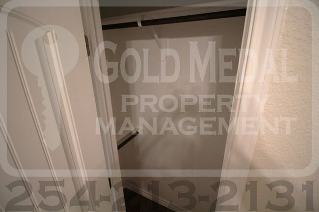 Building Photo - 5103-5105 Red Rose Crossing