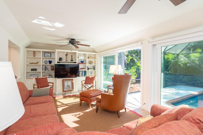 Building Photo - 3372 SE Court Dr