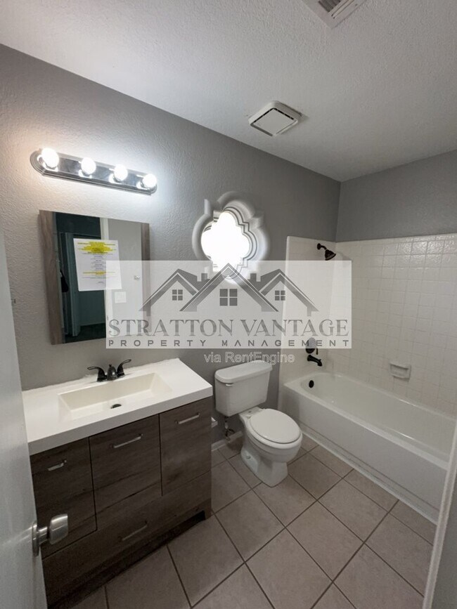 Building Photo - 5136 E Evergreen St