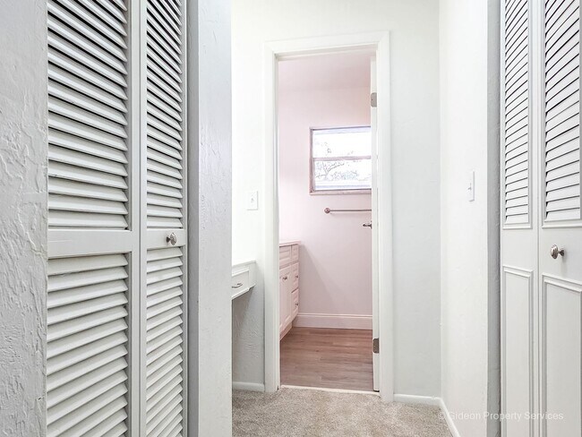 Building Photo - 711 SW 75th St