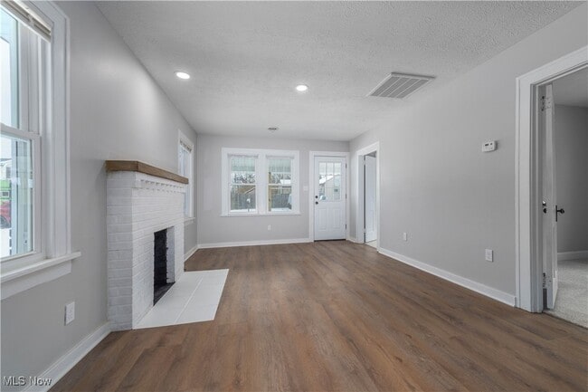 Building Photo - 218 Roxboro Rd