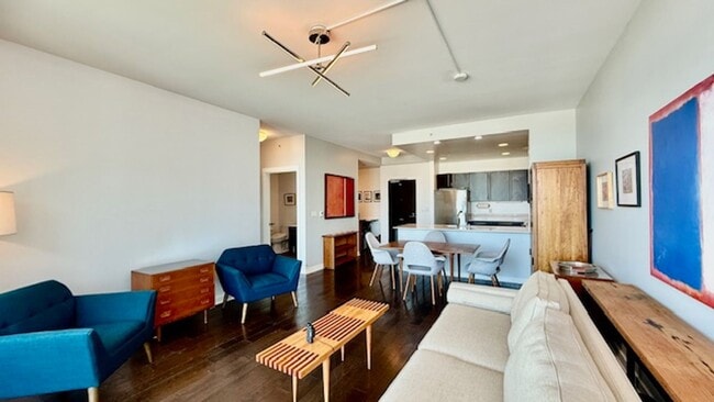 Building Photo - FURNISHED Modern 1BR + Den/1BA w/ Breathta...