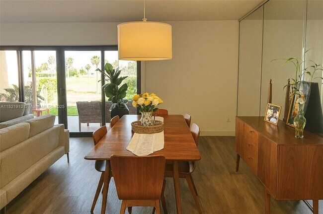 Building Photo - 7441 Bay Hill Dr