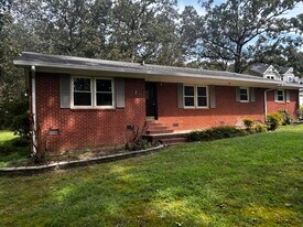 Building Photo - 1144 Forest Dr