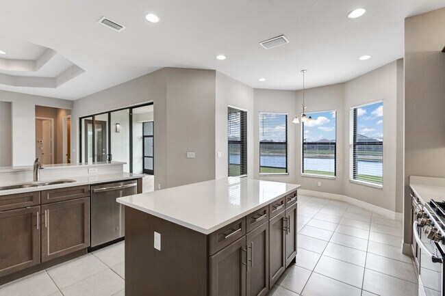 Building Photo - ** STONECREEK ** 3 BED + DEN / 3.5 BATH - ...
