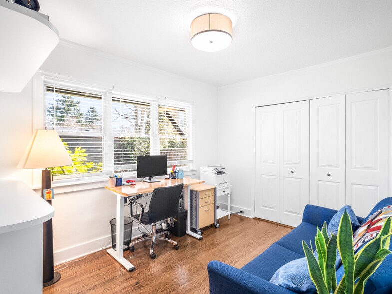 Building Photo - 3044 NE 53rd Ave