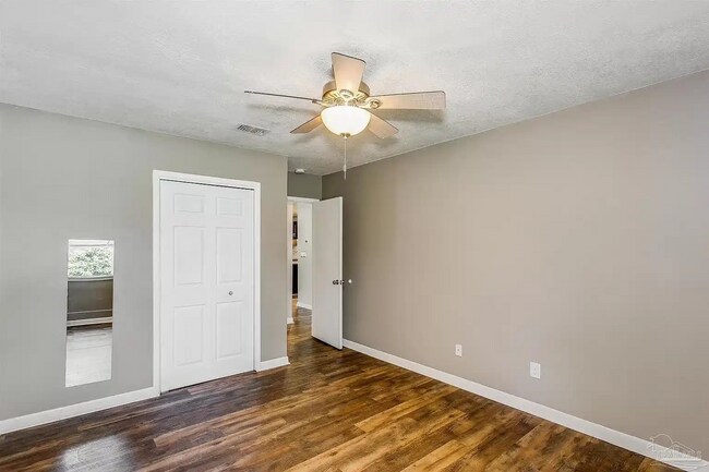 Building Photo - 394 Rosewood Dr