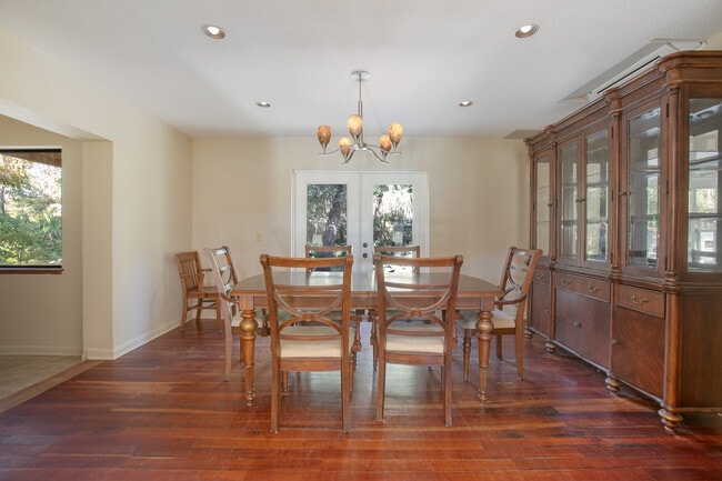 Building Photo - 5735 Fox Hollow Rd