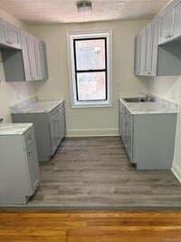 Building Photo - 30 Locust Hill Ave