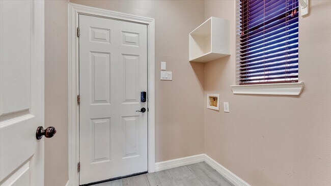 Building Photo - 15603 Twisting Springs Dr