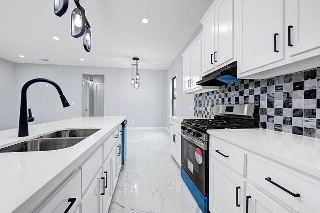 Building Photo - 90 Burress St