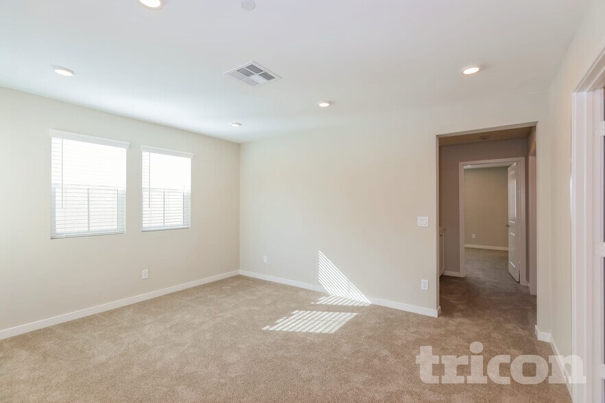 Building Photo - 31573 Dwight Dr