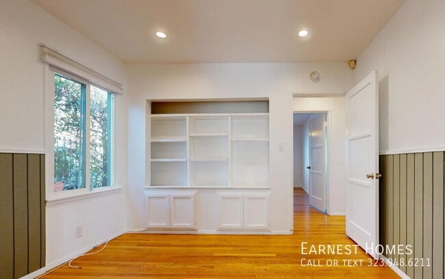 Building Photo - 7317 Kraft Ave
