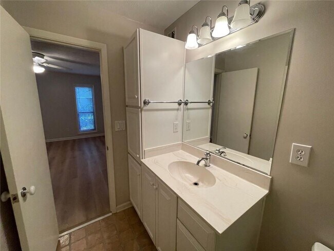 Building Photo - 1510 Wynnes Ridge Cir SE